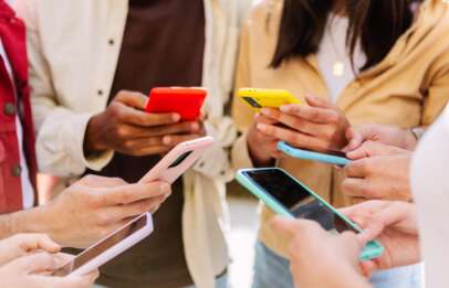L’importanza della noia: perché spegnere lo schermo è il più grande atto d’amore per tuo figlio