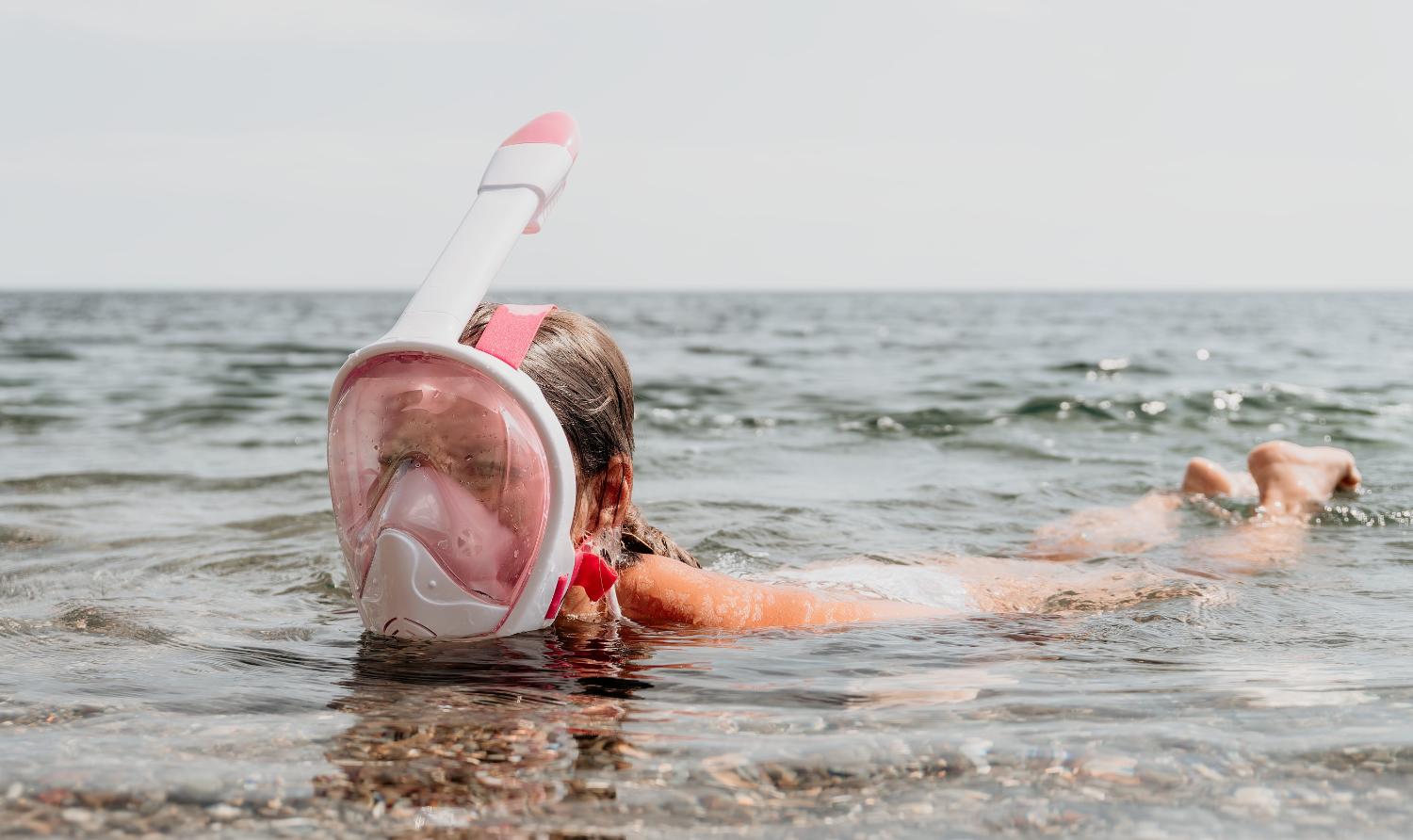 Maschere da snorkeling full face: pochi sanno che nascondono grossi rischi per i bambini